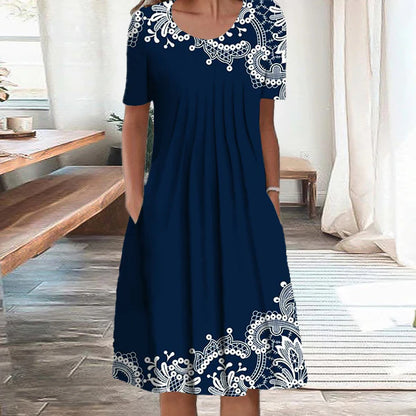 Vestido moderno con escote redondo y estampado.