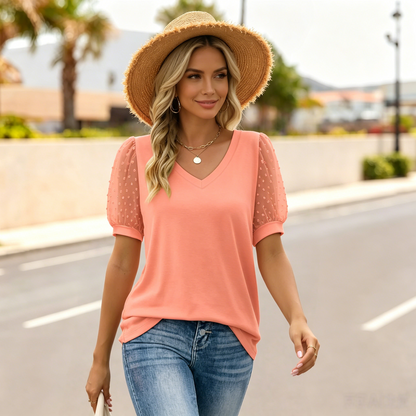 💘👚【S-2X】Camiseta elegante de cuello V con mangas de encaje — ligera, favorecedora y perfecta para el verano