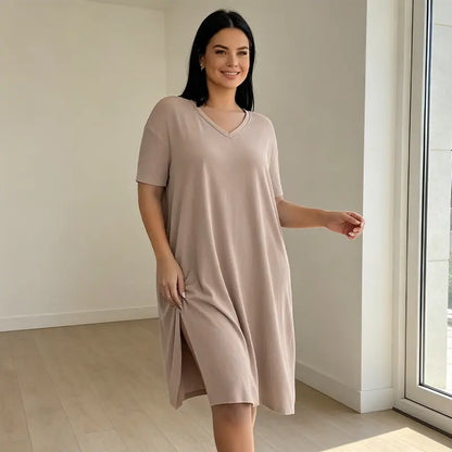Set de Vară 2 Piese Dama Plus Size, Tricou Lung cu Crăpătură Laterală și Pantaloni Scurți, Material Moale, Elastic și Respirabil