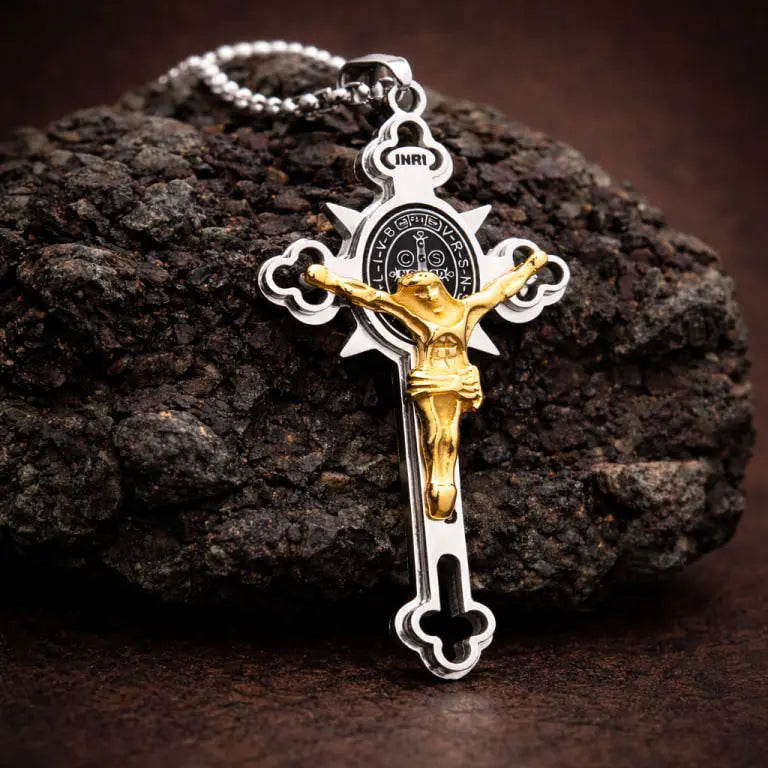 Colgante de cruz estilo vintage – Colgante de San Benito resistente al deslustre con cadena ajustable