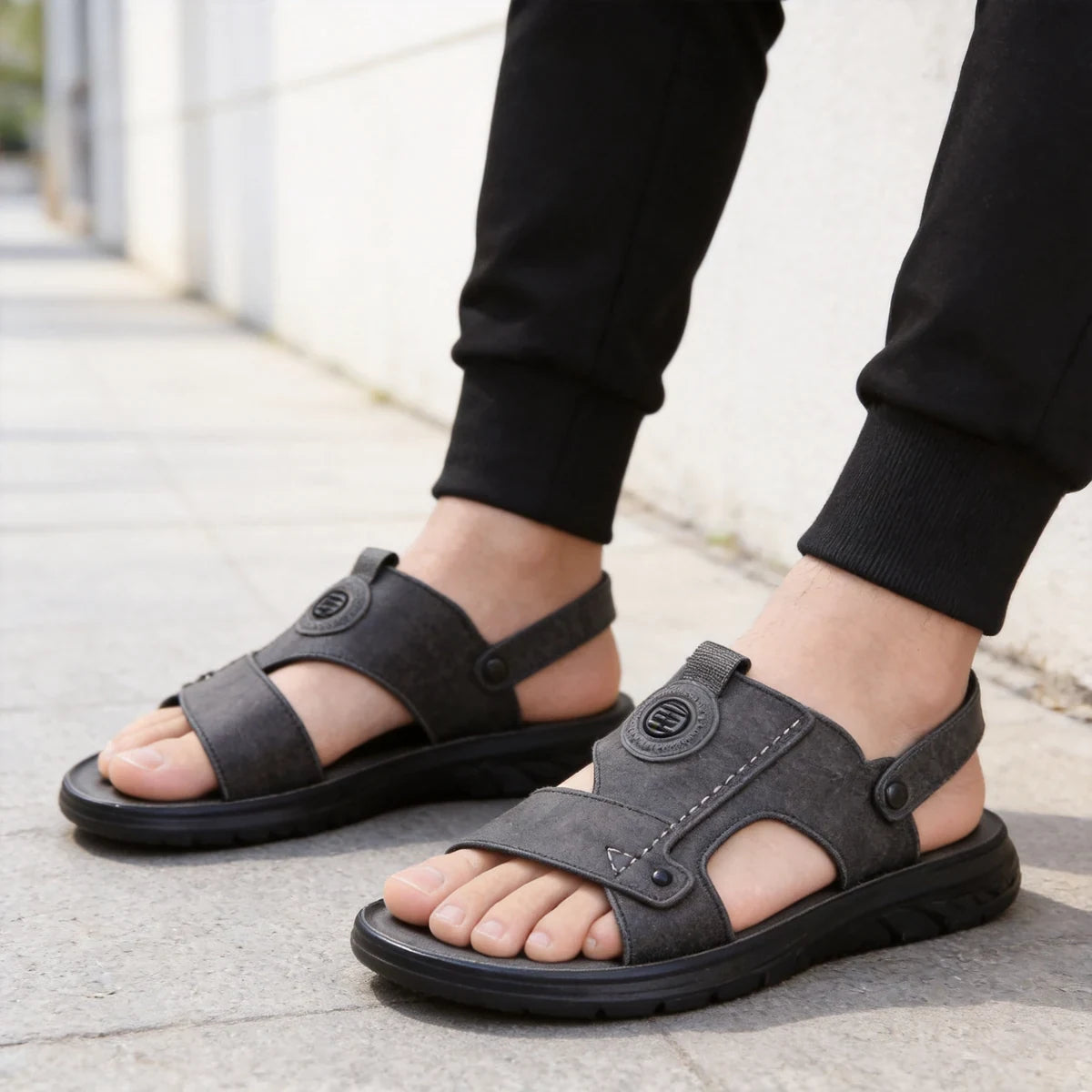 🌞【40-45】Pánske sandále a žabky 2 v 1, mäkká kožená letná obuv, flexibilná a pohodlná podrážka na pláž a voľný čas