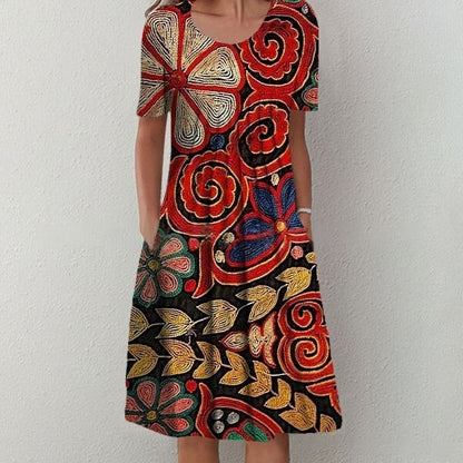 Vestido moderno con escote redondo y estampado.