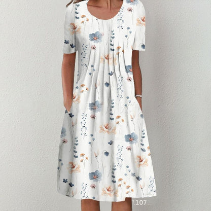 Vestido moderno con escote redondo y estampado.