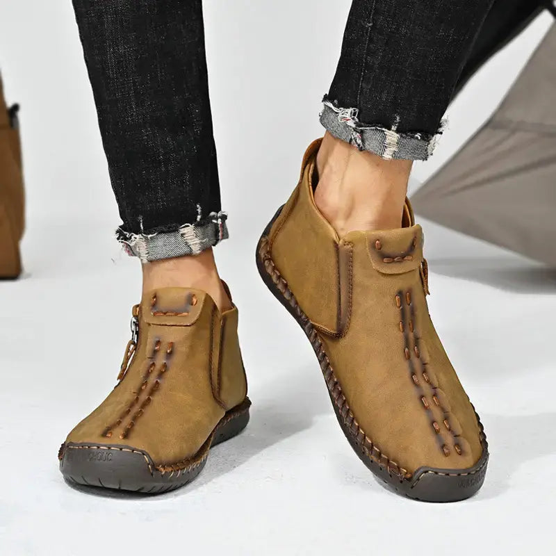 Botas para hombre, hechas a mano con cuero genuino (tallas 38–48), con forro cómodo y diseño con cremallera: cálidas, cómodas y elegantes.
